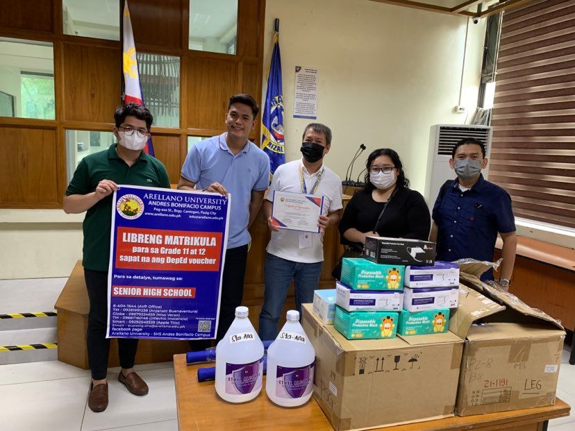 au-pasig-donates-hygiene-kits